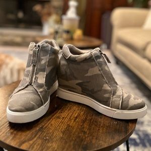 GUC Camo Wedge Sneakers Size 7.5